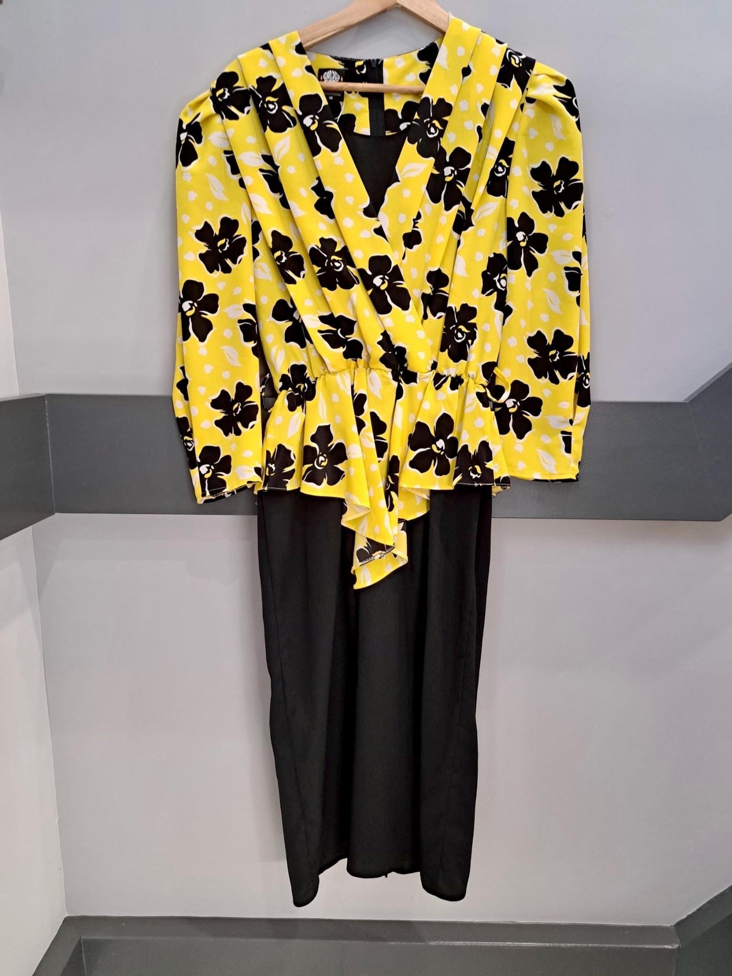 Vintage Dresses -Black and Yellow Midi 80s - Size 12 - Frock33