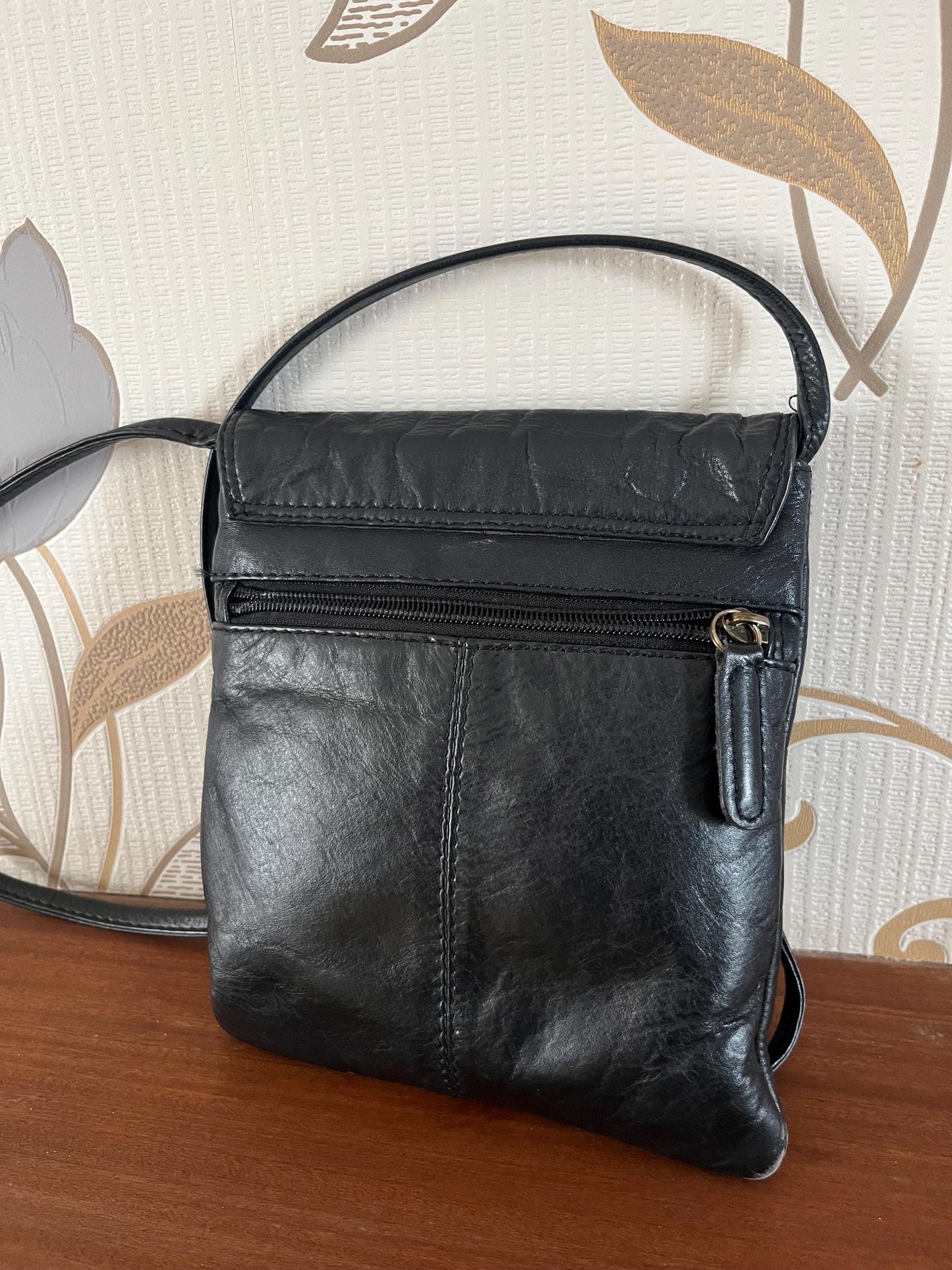 Vintage Accessories - Vintage Shoulder Bag- Black Leather with long strap- 1980s - Frock33