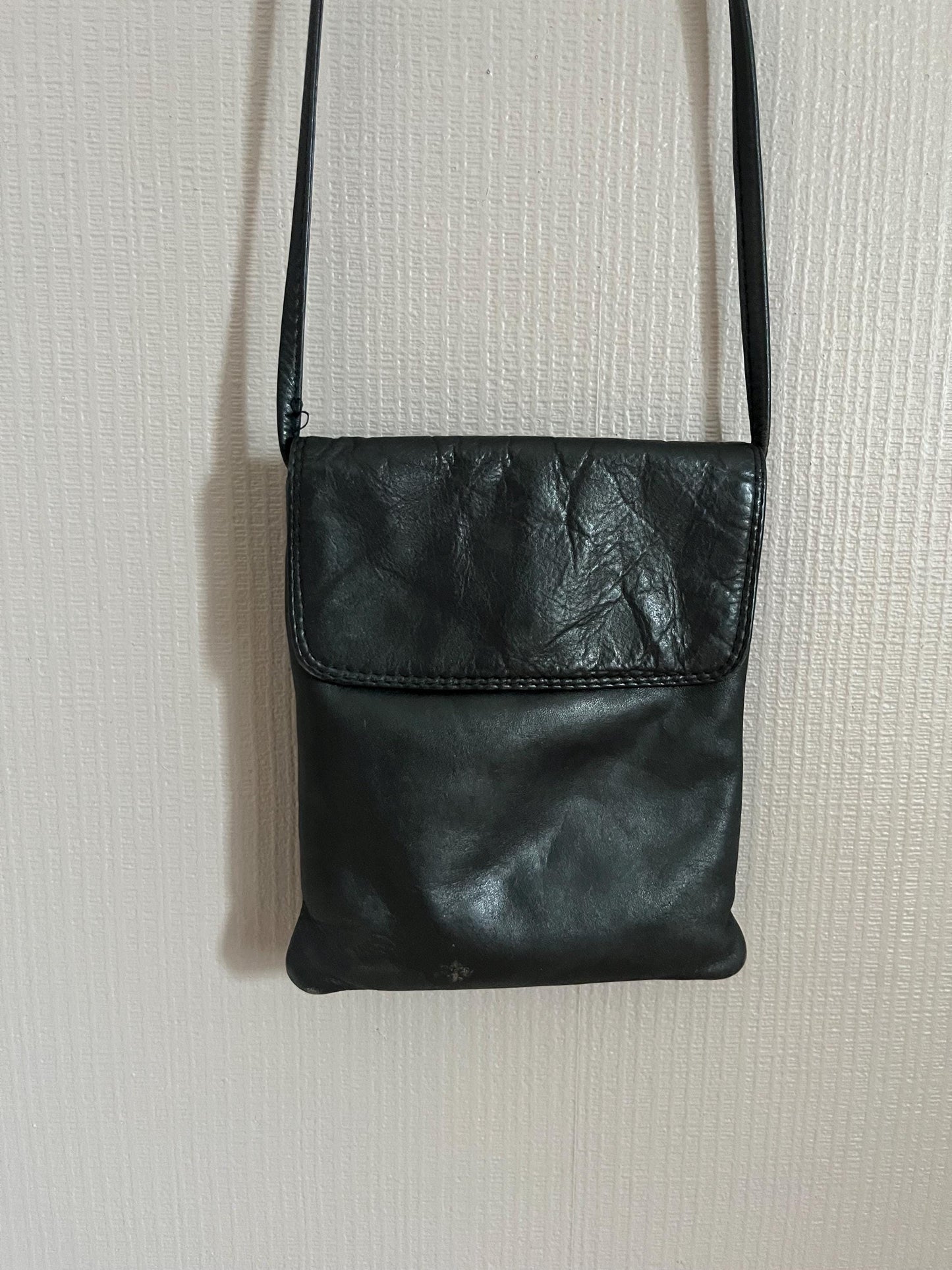 Vintage Accessories - Vintage Shoulder Bag- Black Leather with long strap- 1980s - Frock33