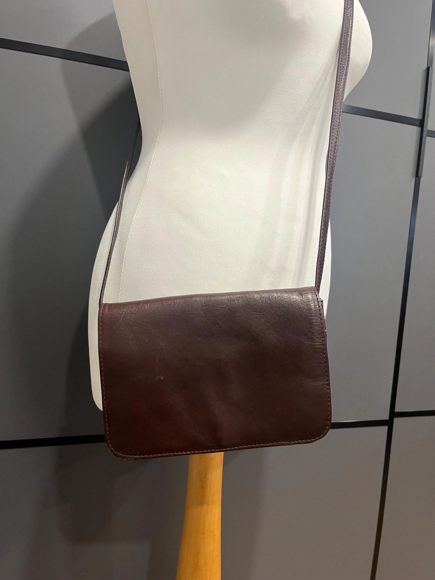 Vintage Brown Leather Shoulder Bag – by Dolicis - 90s Vintage Shoulder Crossover Bag - Frock 33