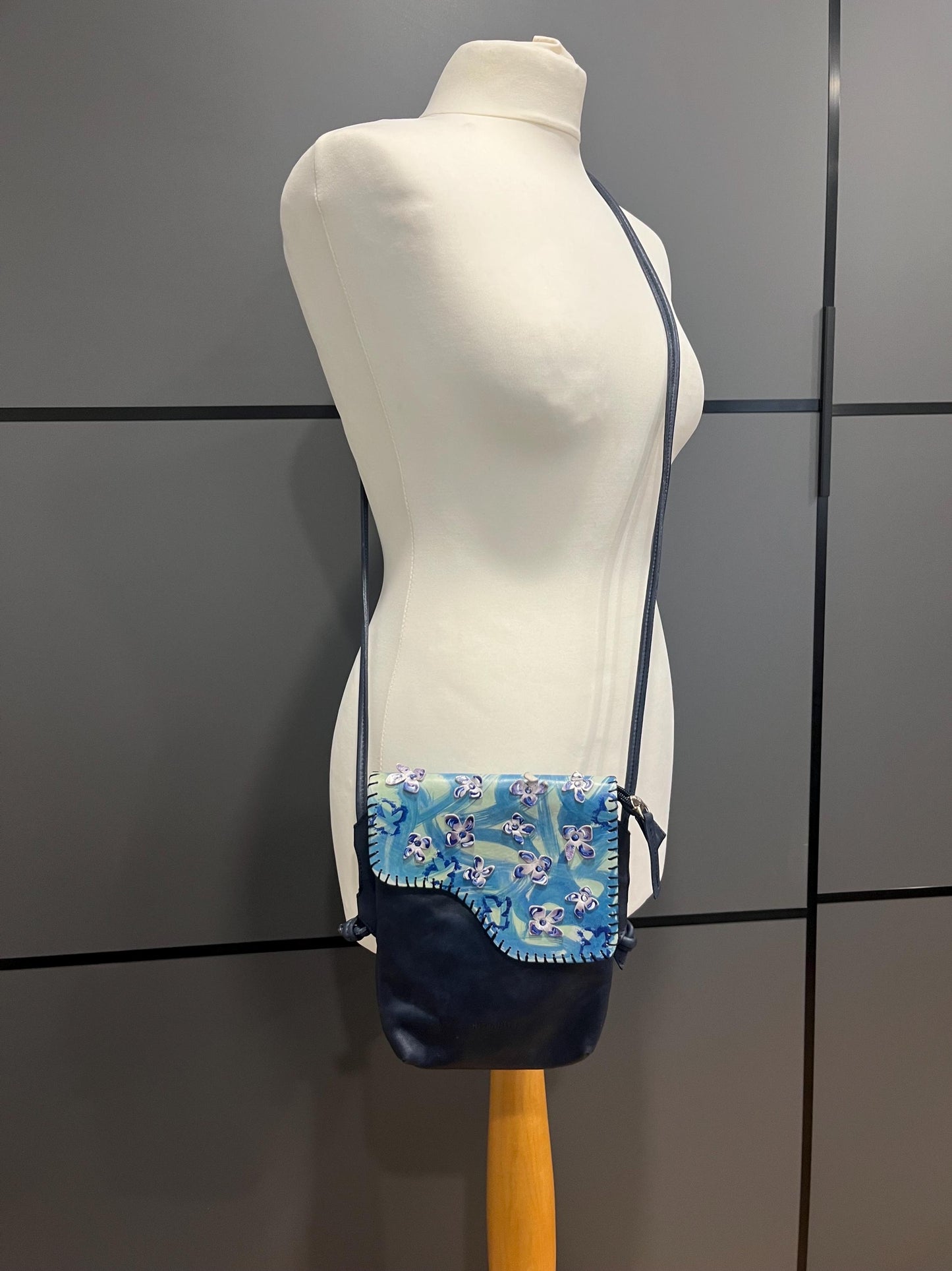 Vintage Accessories -Vintage Bag Timeless Spanish Elegance in a Compact Vintage Bag- Frock 33