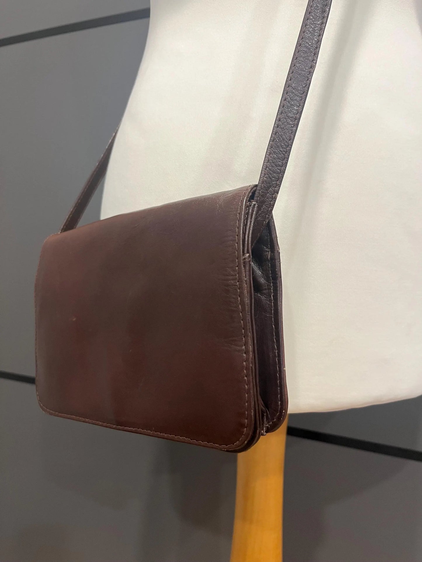 Vintage Brown Leather Shoulder Bag – by Dolicis - 90s Vintage Shoulder Crossover Bag - Frock 33