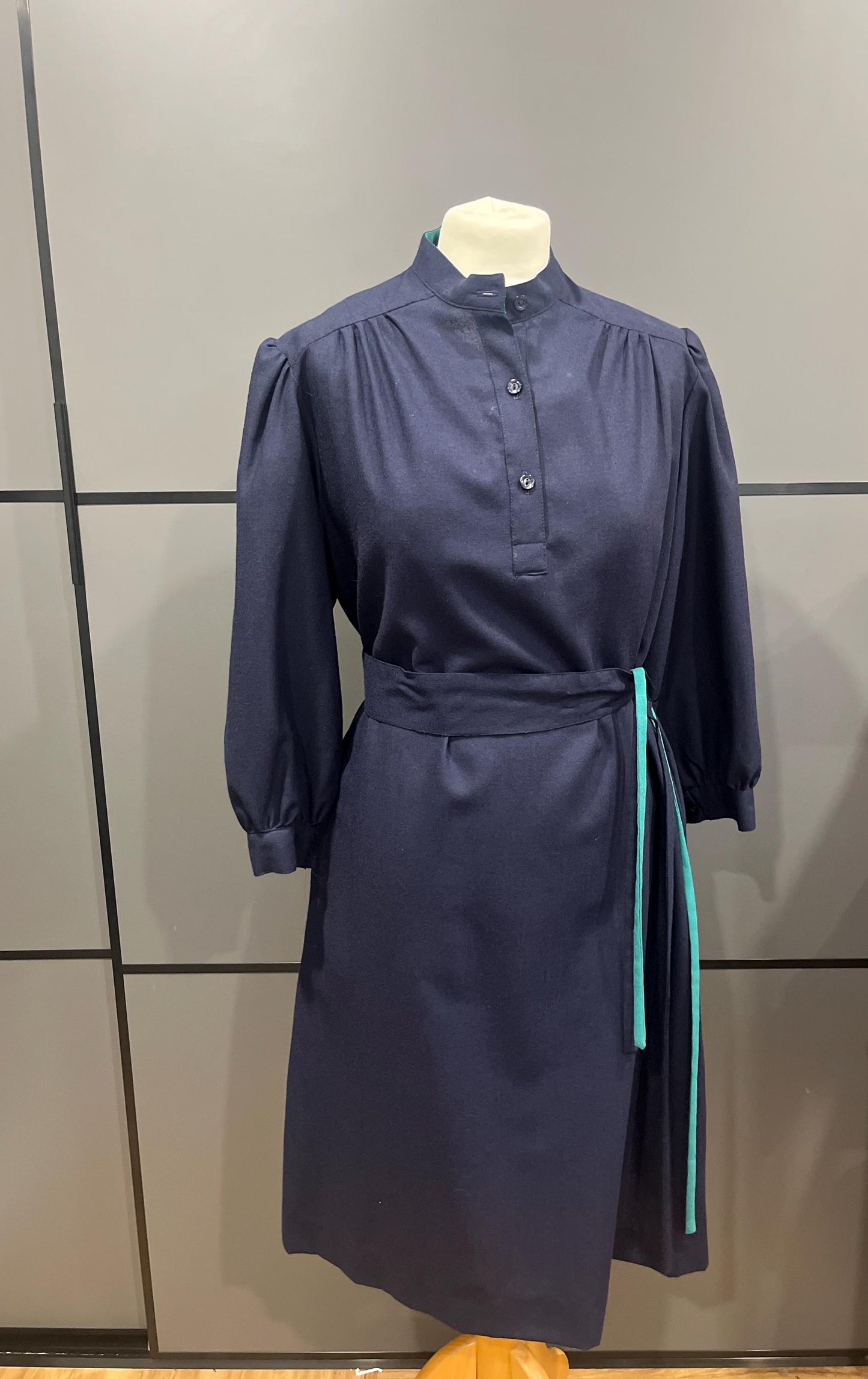 Vintage Clothing -Vintage Dress - Pure Wool Midi Size 12 Frock 33