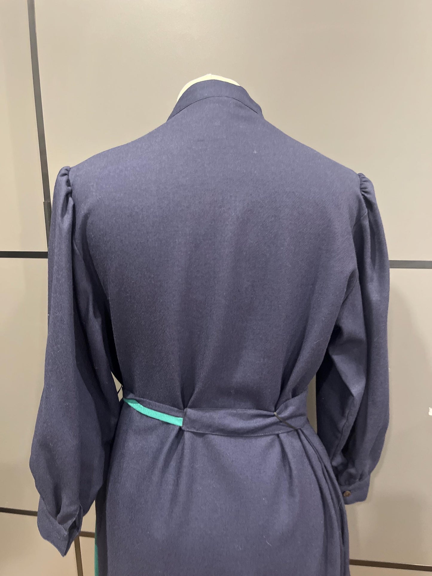 Vintage Clothing -Vintage Dress - Pure Wool Midi Size 12 Frock 33