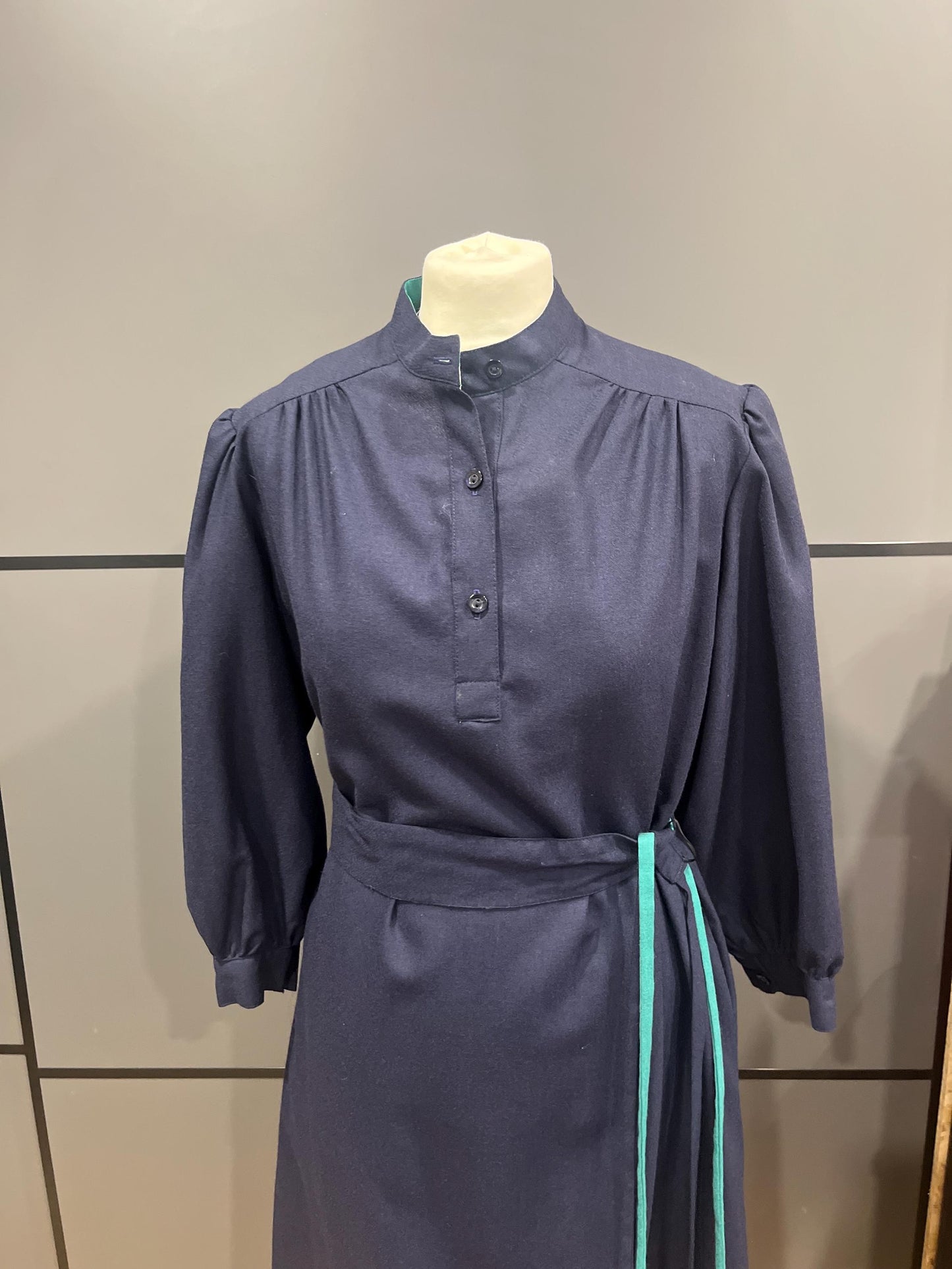 Vintage Clothing -Vintage Dress - Pure Wool Midi Size 12 Frock 33