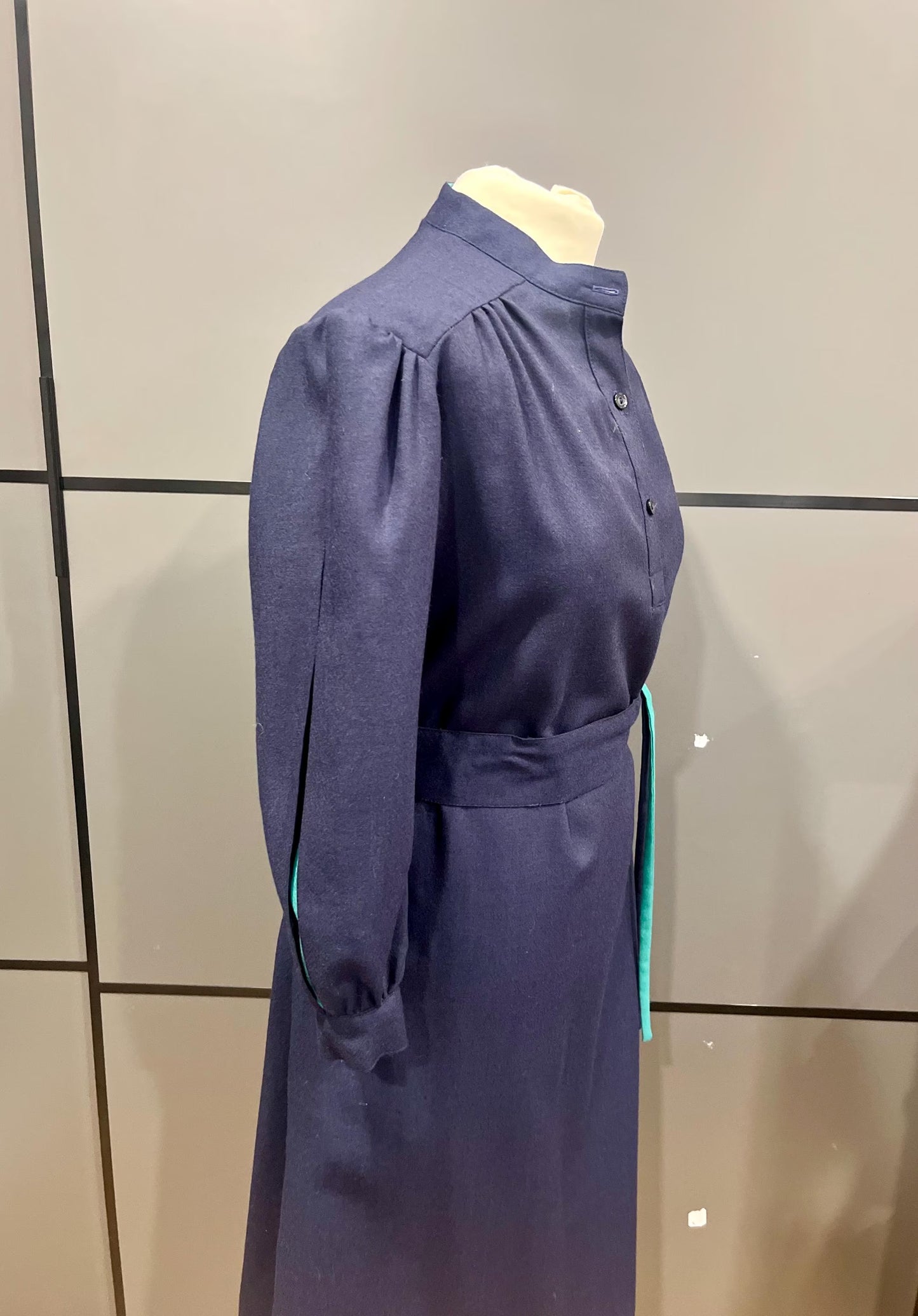 Vintage Clothing -Vintage Dress - Pure Wool Midi Size 12 Frock 33