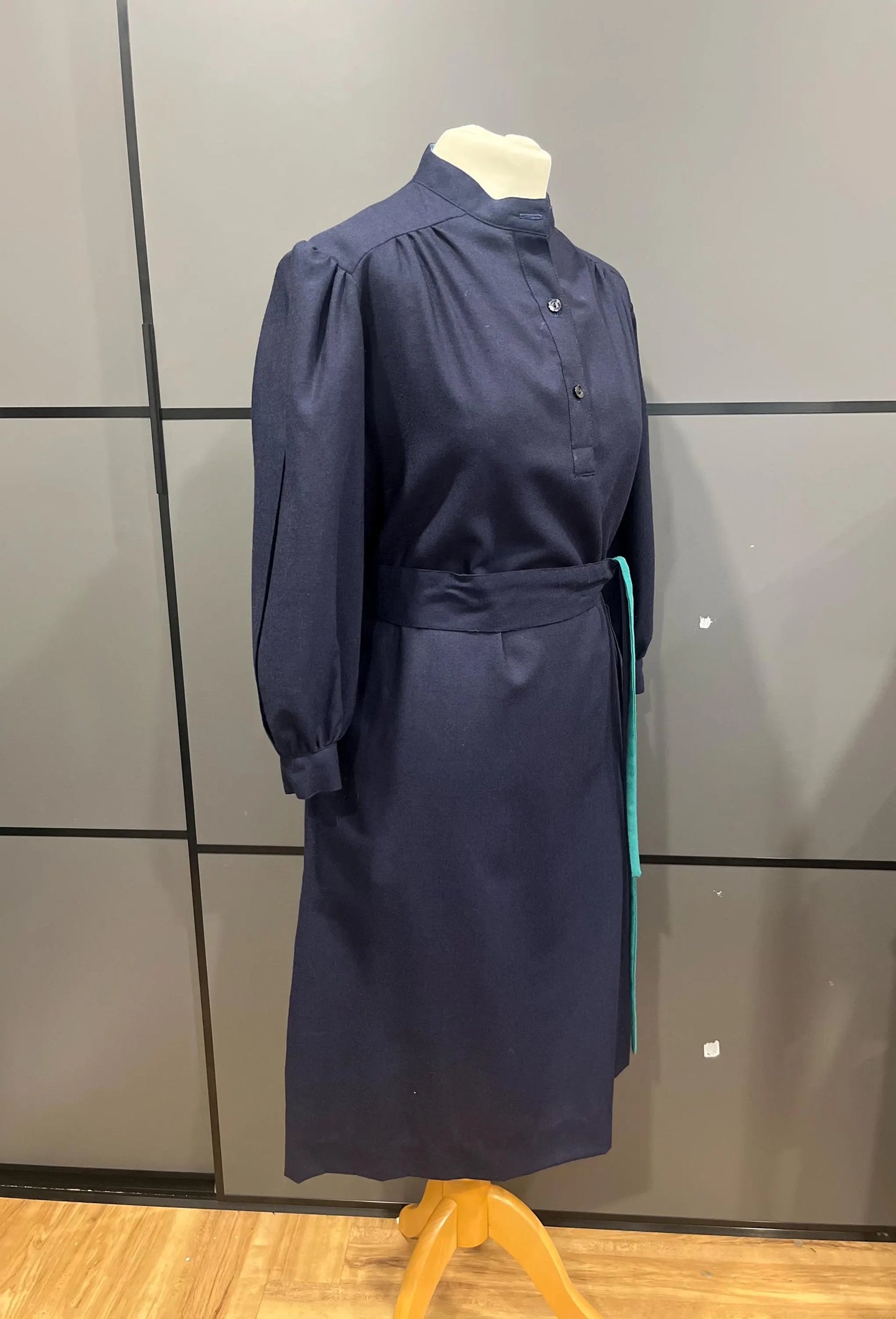 Vintage Clothing -Vintage Dress - Pure Wool Midi Size 12 Frock 33