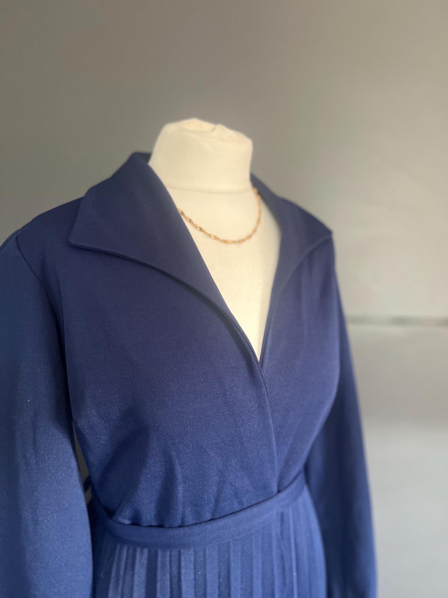 1970s Vintage Dress | Long sleeved | Pleated Skirt | Navy Blue | Size 10-12 UK | Frock33